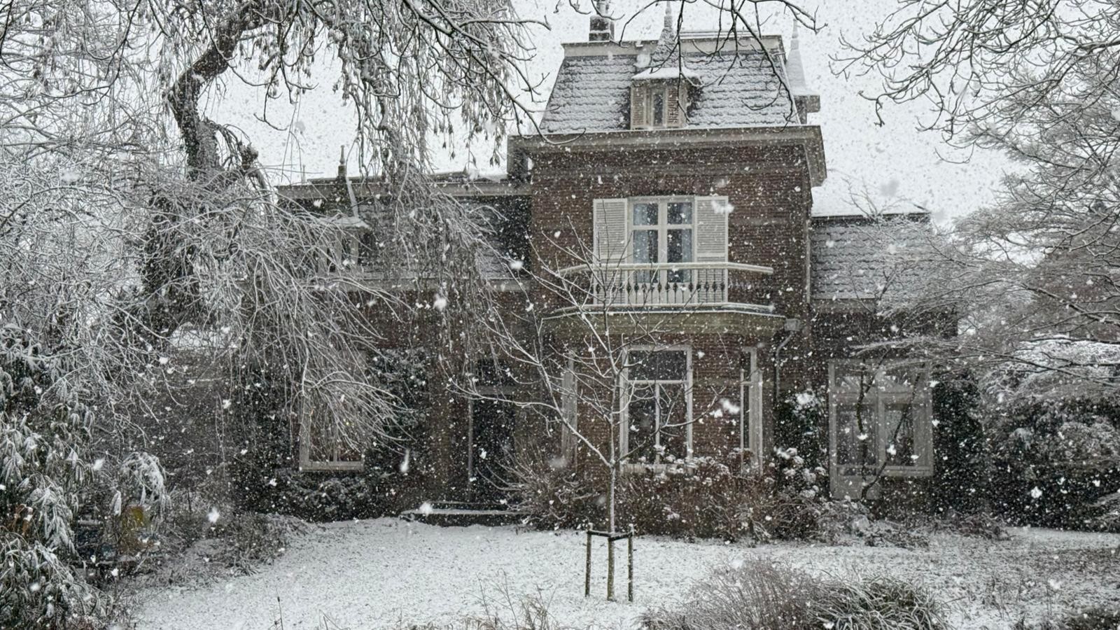 het huis van de huisartsen naast het huisartspraktijk